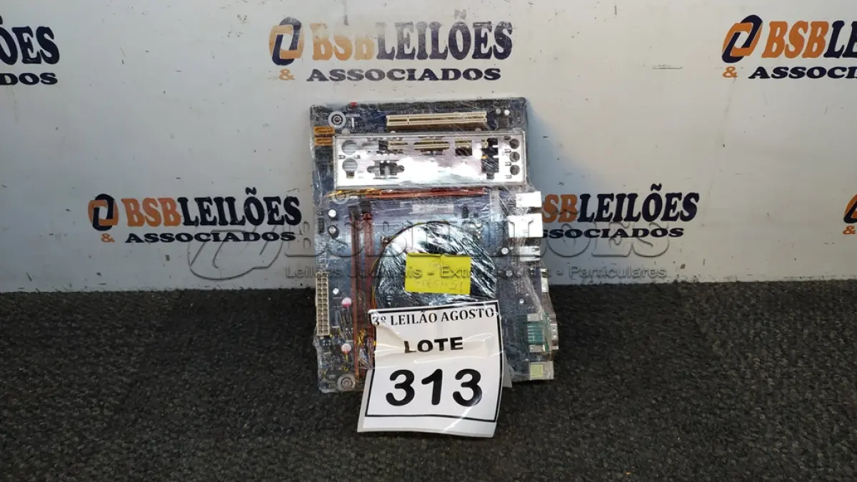 LOTE 313 - 01 PLACA MÃE I5 4° GERAÇÃO 4G RAM. (NO ESTADO) ATENÇÃO! FAZER A VISITAÇÃO ANTES DE ARREMATAR, NÃO SABEMOS SE FUNCIONA, LEILÃO NÃO TEM GARANTIA E NEM DEVOLUÇÃO, SUJEITO A POSSÍVEIS AVARIAS VISÍVEIS/OCULTAS E/OU AUSÊNCIA DE COMPONENTES.
