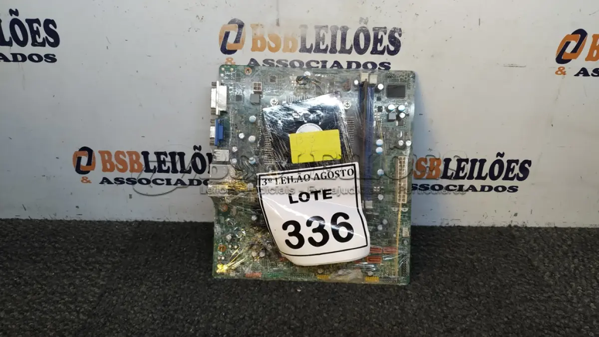 LOTE 336 - 01 PLACA MÃE I3 3° GERAÇÃO 2G RAM. (NO ESTADO) ATENÇÃO! FAZER A VISITAÇÃO ANTES DE ARREMATAR, NÃO SABEMOS SE FUNCIONA, LEILÃO NÃO TEM GARANTIA E NEM DEVOLUÇÃO, SUJEITO A POSSÍVEIS AVARIAS VISÍVEIS/OCULTAS E/OU AUSÊNCIA DE COMPONENTES.