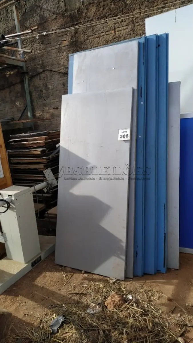 LOTE 366 - 10 CHAPAS DE FERRO TAMANHOS DIVERSOS. (NO ESTADO) ATENÇÃO! FAZER A VISITAÇÃO ANTES DE ARREMATAR, NÃO SABEMOS SE FUNCIONA, LEILÃO NÃO TEM GARANTIA E NEM DEVOLUÇÃO, SUJEITO A POSSÍVEIS AVARIAS VISÍVEIS/OCULTAS E/OU AUSÊNCIA DE COMPONENTES.