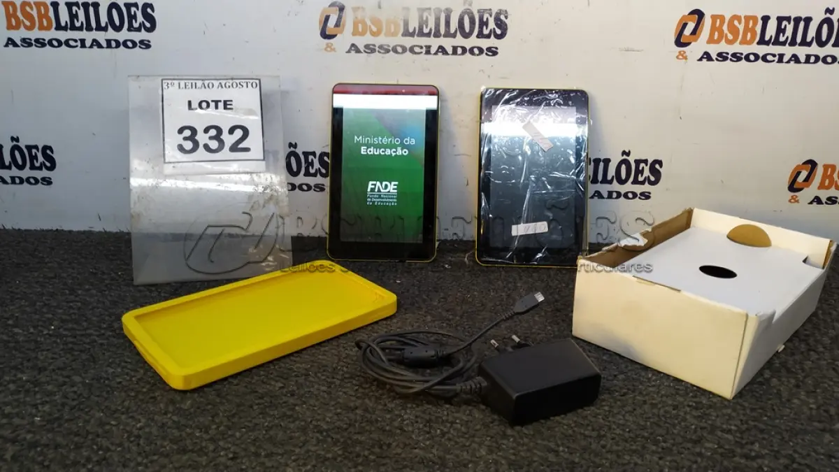 LOTE 332 - 03 TABLETS MARCA CCE COM FONTE. (NO ESTADO) ATENÇÃO! FAZER A VISITAÇÃO ANTES DE ARREMATAR, NÃO SABEMOS SE FUNCIONA, LEILÃO NÃO TEM GARANTIA E NEM DEVOLUÇÃO, SUJEITO A POSSÍVEIS AVARIAS VISÍVEIS/OCULTAS E/OU AUSÊNCIA DE COMPONENTES.