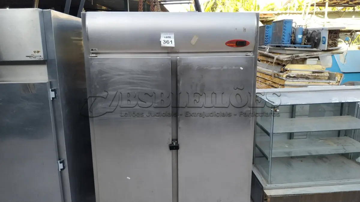 LOTE 361 - 01 GELADEIRA INDUSTRIAL 02 PORTAS MARCA STEEL. (NO ESTADO) ATENÇÃO! FAZER A VISITAÇÃO ANTES DE ARREMATAR, NÃO SABEMOS SE FUNCIONA, LEILÃO NÃO TEM GARANTIA E NEM DEVOLUÇÃO, SUJEITO A POSSÍVEIS AVARIAS VISÍVEIS/OCULTAS E/OU AUSÊNCIA DE COMPONENTES.