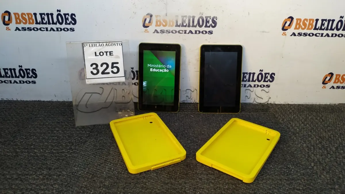 LOTE 325 - 02 TABLETS MARCA CCE. (NO ESTADO) ATENÇÃO! FAZER A VISITAÇÃO ANTES DE ARREMATAR, NÃO SABEMOS SE FUNCIONA, LEILÃO NÃO TEM GARANTIA E NEM DEVOLUÇÃO, SUJEITO A POSSÍVEIS AVARIAS VISÍVEIS/OCULTAS E/OU AUSÊNCIA DE COMPONENTES.