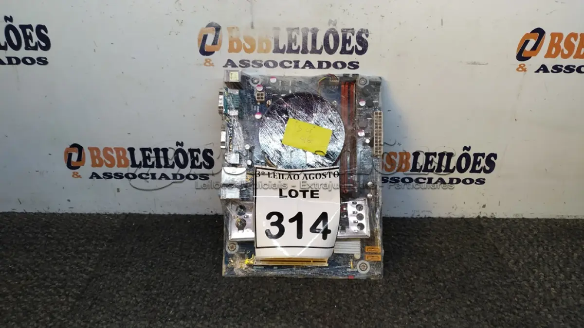 LOTE 314 - 01 PLACA MÃE I5 4° GERAÇÃO 4G RAM. (NO ESTADO) ATENÇÃO! FAZER A VISITAÇÃO ANTES DE ARREMATAR, NÃO SABEMOS SE FUNCIONA, LEILÃO NÃO TEM GARANTIA E NEM DEVOLUÇÃO, SUJEITO A POSSÍVEIS AVARIAS VISÍVEIS/OCULTAS E/OU AUSÊNCIA DE COMPONENTES.