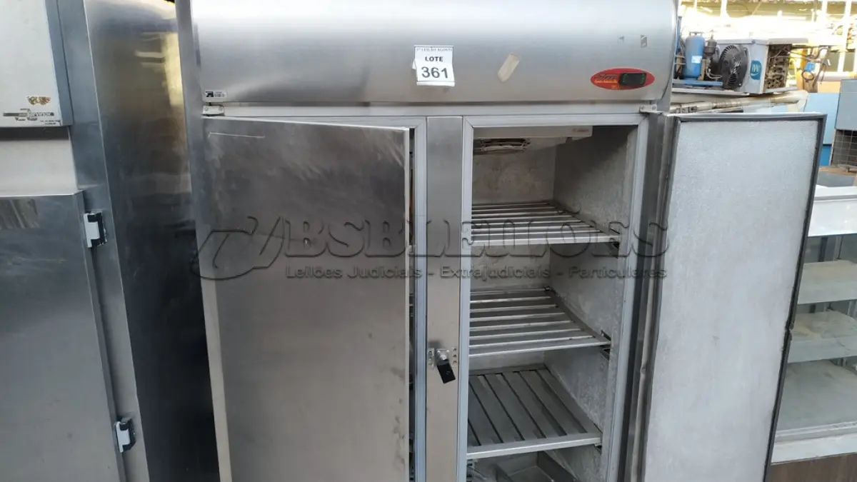LOTE 361 - 01 GELADEIRA INDUSTRIAL 02 PORTAS MARCA STEEL. (NO ESTADO) ATENÇÃO! FAZER A VISITAÇÃO ANTES DE ARREMATAR, NÃO SABEMOS SE FUNCIONA, LEILÃO NÃO TEM GARANTIA E NEM DEVOLUÇÃO, SUJEITO A POSSÍVEIS AVARIAS VISÍVEIS/OCULTAS E/OU AUSÊNCIA DE COMPONENTES.