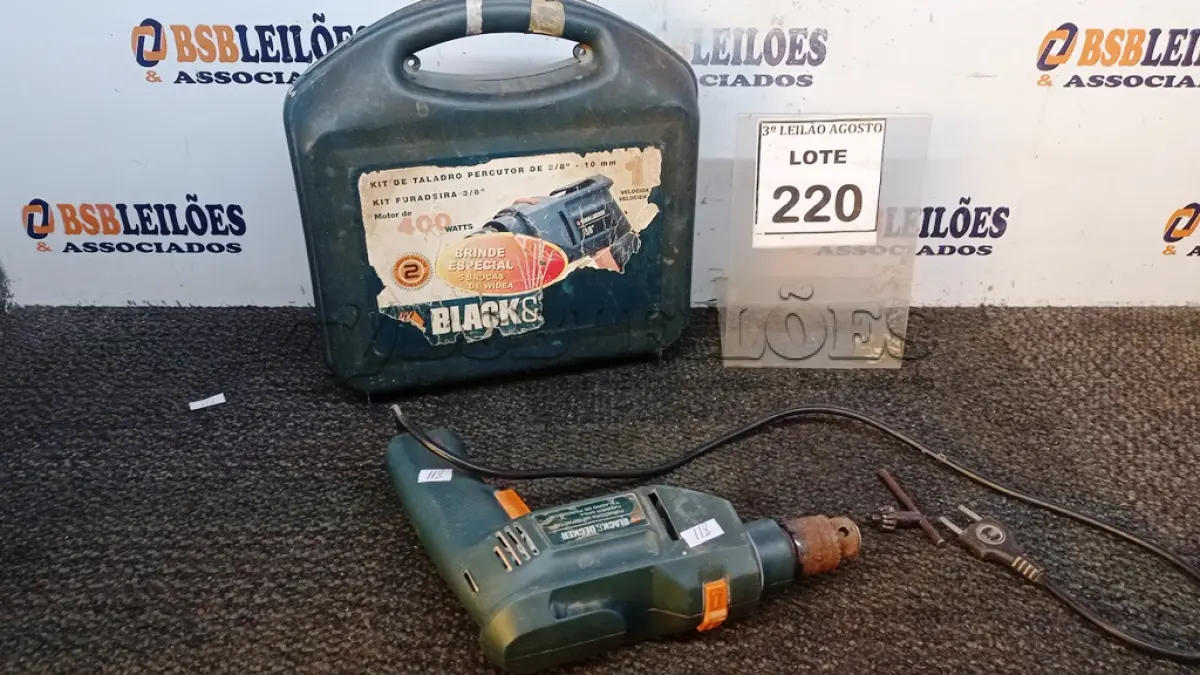 LOTE 220 - 01 FURADEIRA MARCA BLACK&DECKER COM CASE. (NO ESTADO) ATENÇÃO! FAZER A VISITAÇÃO ANTES DE ARREMATAR, NÃO SABEMOS SE FUNCIONA, LEILÃO NÃO TEM GARANTIA E NEM DEVOLUÇÃO, SUJEITO A POSSÍVEIS AVARIAS VISÍVEIS/OCULTAS E/OU AUSÊNCIA DE COMPONENTES.