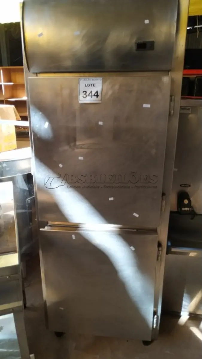 LOTE 344 - 01 FREEZER INDUSTRIAL EM INOX 02 PORTAS VERTICAL. (NO ESTADO) ATENÇÃO! FAZER A VISITAÇÃO ANTES DE ARREMATAR, NÃO SABEMOS SE FUNCIONA, LEILÃO NÃO TEM GARANTIA E NEM DEVOLUÇÃO, SUJEITO A POSSÍVEIS AVARIAS VISÍVEIS/OCULTAS E/OU AUSÊNCIA DE COMPONENTES.