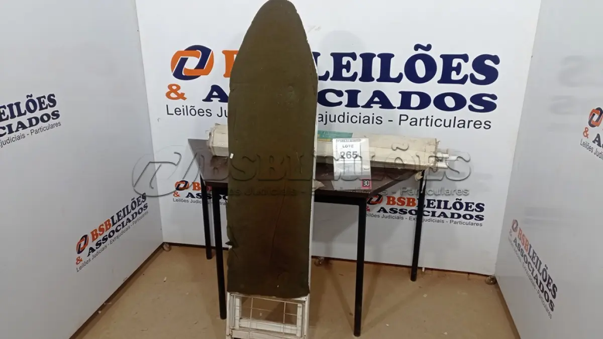 LOTE 265 - 01 TABUA DE PASSAR ROUPA E 01 BASE PARA TENTA. (NO ESTADO) ATENÇÃO! FAZER A VISITAÇÃO ANTES DE ARREMATAR, NÃO SABEMOS SE FUNCIONA, LEILÃO NÃO TEM GARANTIA E NEM DEVOLUÇÃO, SUJEITO A POSSÍVEIS AVARIAS VISÍVEIS/OCULTAS E/OU AUSÊNCIA DE COMPONENTES.