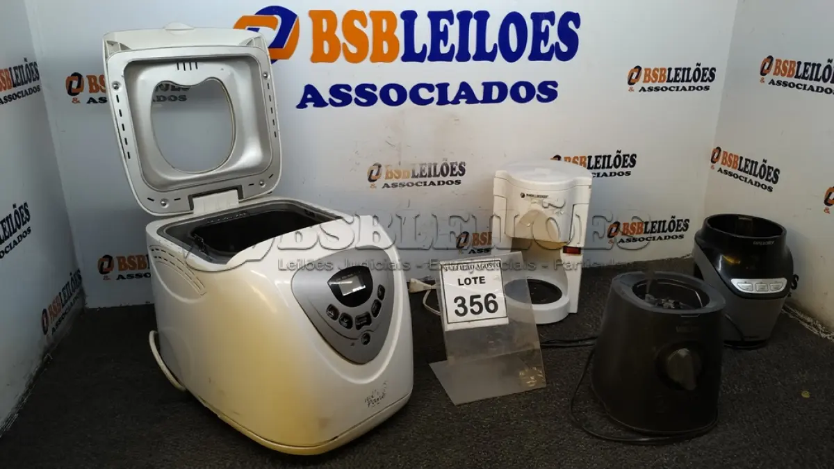 LOTE 356 - 01 PANIFICADORA ELÉTRICA, 02 BASES DE LIQUIDIFICADOR E 01 CAFETEIRA. (NO ESTADO) ATENÇÃO! FAZER A VISITAÇÃO ANTES DE ARREMATAR, NÃO SABEMOS SE FUNCIONA, LEILÃO NÃO TEM GARANTIA E NEM DEVOLUÇÃO, SUJEITO A POSSÍVEIS AVARIAS VISÍVEIS/OCULTAS E/OU AUSÊNCIA DE COMPONENTES.