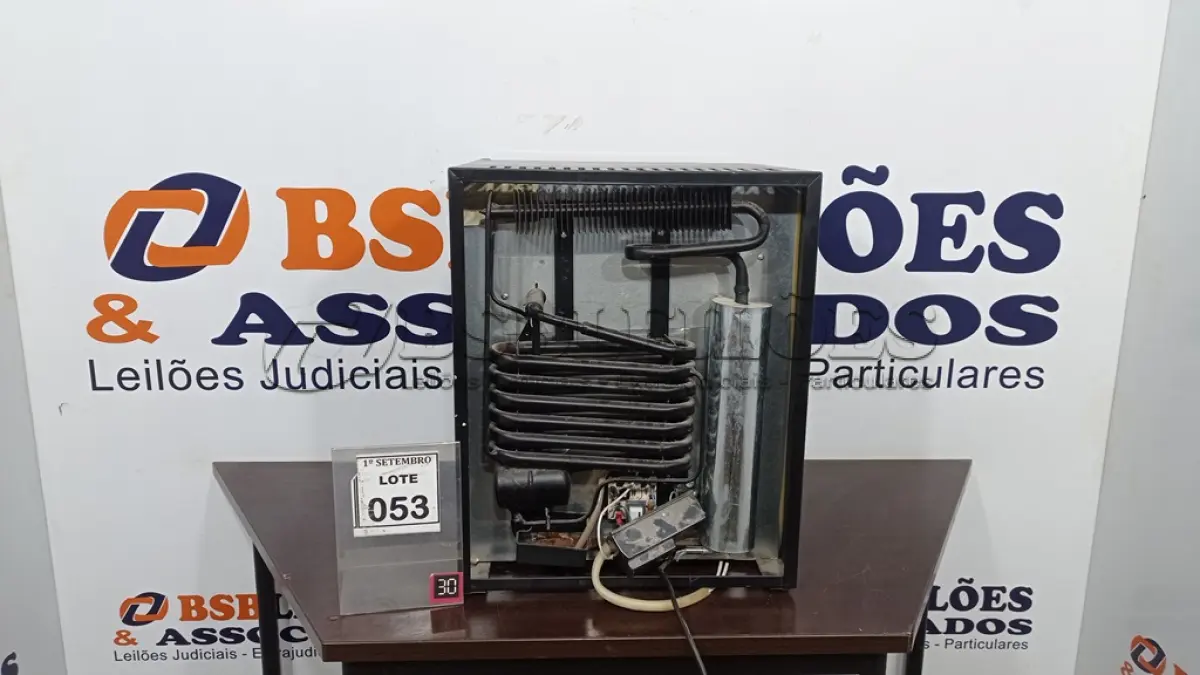 LOTE 053 - 01 ADEGA. (NO ESTADO) ATENÇÃO! FAZER A VISITAÇÃO ANTES DE ARREMATAR, NÃO SABEMOS SE FUNCIONA, LEILÃO NÃO TEM GARANTIA E NEM DEVOLUÇÃO, SUJEITO A POSSÍVEIS AVARIAS VISÍVEIS/OCULTAS E/OU AUSÊNCIA DE COMPONENTES.