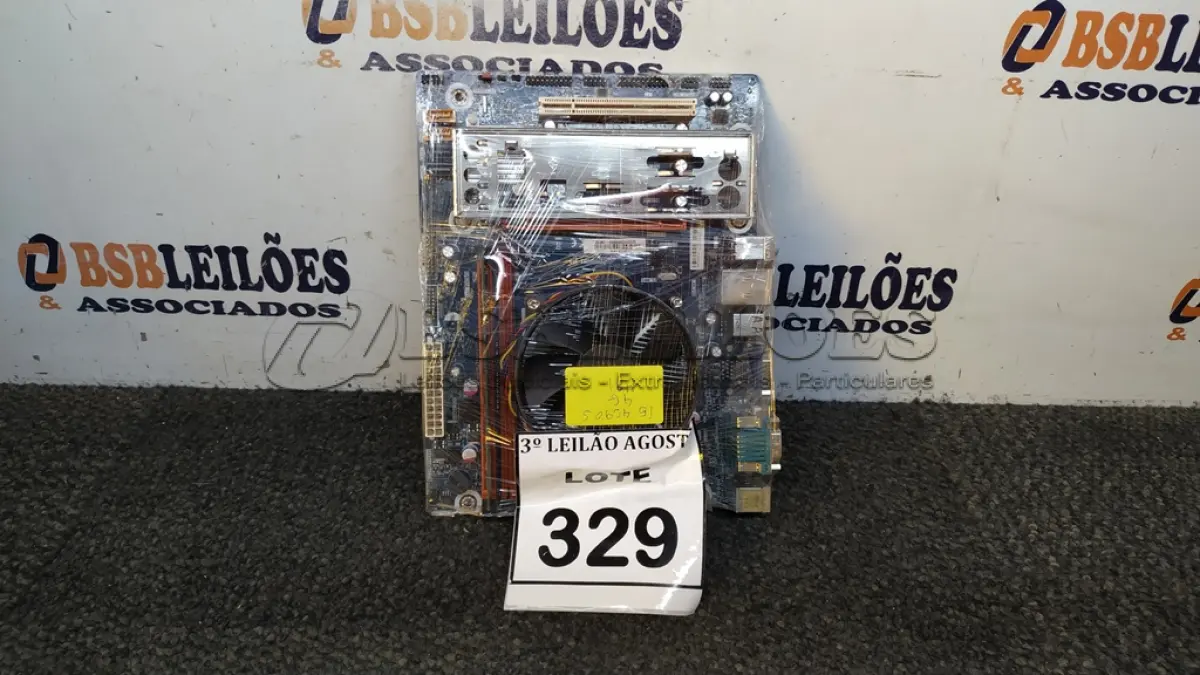 LOTE 329 - 01 PLACA MÃE I5 4° GERAÇÃO 4G RAM. (NO ESTADO) ATENÇÃO! FAZER A VISITAÇÃO ANTES DE ARREMATAR, NÃO SABEMOS SE FUNCIONA, LEILÃO NÃO TEM GARANTIA E NEM DEVOLUÇÃO, SUJEITO A POSSÍVEIS AVARIAS VISÍVEIS/OCULTAS E/OU AUSÊNCIA DE COMPONENTES.