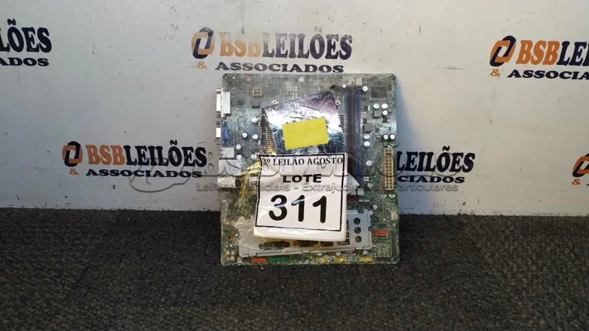 LOTE 311 - 01 PLACA MÃE I3 3° GERAÇÃO 2G RAM. (NO ESTADO) ATENÇÃO! FAZER A VISITAÇÃO ANTES DE ARREMATAR, NÃO SABEMOS SE FUNCIONA, LEILÃO NÃO TEM GARANTIA E NEM DEVOLUÇÃO, SUJEITO A POSSÍVEIS AVARIAS VISÍVEIS/OCULTAS E/OU AUSÊNCIA DE COMPONENTES.
