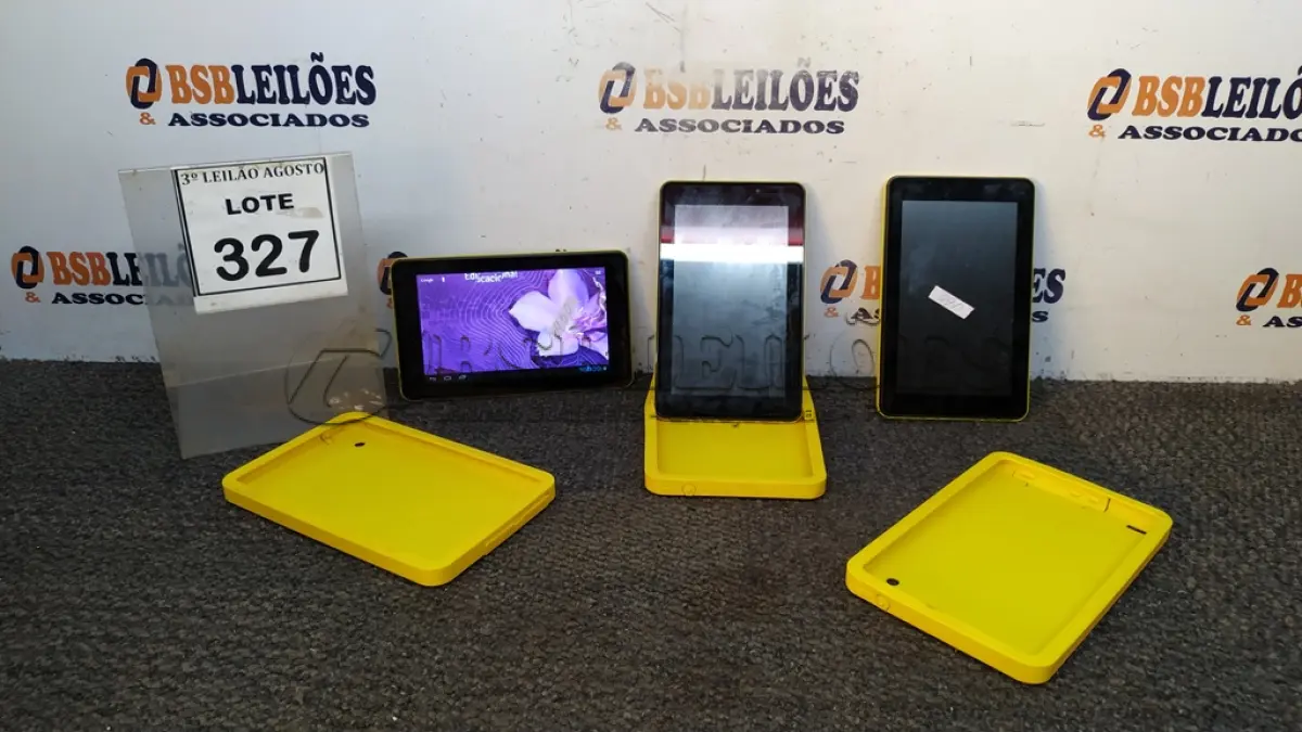 LOTE 327 - 03 TABLETS MARCA CCE. (NO ESTADO) ATENÇÃO! FAZER A VISITAÇÃO ANTES DE ARREMATAR, NÃO SABEMOS SE FUNCIONA, LEILÃO NÃO TEM GARANTIA E NEM DEVOLUÇÃO, SUJEITO A POSSÍVEIS AVARIAS VISÍVEIS/OCULTAS E/OU AUSÊNCIA DE COMPONENTES.