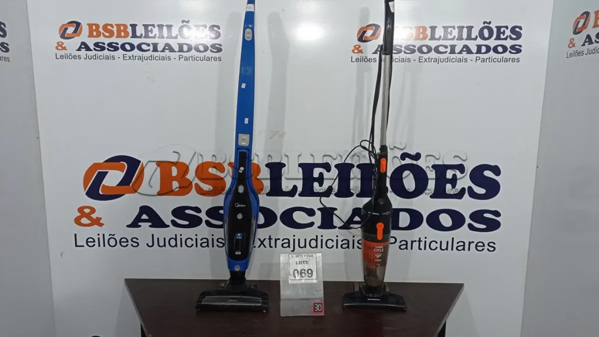 LOTE 069 - 02 ASPIRADORES DE PÓ DE MÃO. (NO ESTADO) ATENÇÃO! FAZER A VISITAÇÃO ANTES DE ARREMATAR, NÃO SABEMOS SE FUNCIONA, LEILÃO NÃO TEM GARANTIA E NEM DEVOLUÇÃO, SUJEITO A POSSÍVEIS AVARIAS VISÍVEIS/OCULTAS E/OU AUSÊNCIA DE COMPONENTES.