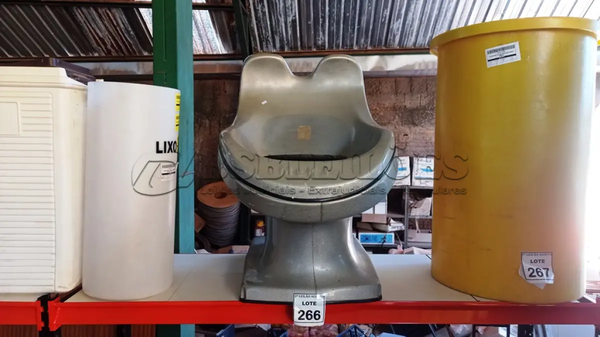 LOTE 266 - 01 LAVATÓRIO DE CABELO. (NO ESTADO) ATENÇÃO! FAZER A VISITAÇÃO ANTES DE ARREMATAR, NÃO SABEMOS SE FUNCIONA, LEILÃO NÃO TEM GARANTIA E NEM DEVOLUÇÃO, SUJEITO A POSSÍVEIS AVARIAS VISÍVEIS/OCULTAS E/OU AUSÊNCIA DE COMPONENTES.