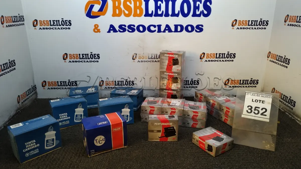 LOTE 352 - 20 CAIXAS DE PERFURADORES DE PAPEL E 06 CAIXAS DE TINTA PARA CARIMBO. (NO ESTADO) ATENÇÃO! FAZER A VISITAÇÃO ANTES DE ARREMATAR, NÃO SABEMOS SE FUNCIONA, LEILÃO NÃO TEM GARANTIA E NEM DEVOLUÇÃO, SUJEITO A POSSÍVEIS AVARIAS VISÍVEIS/OCULTAS E/OU AUSÊNCIA DE COMPONENTES.