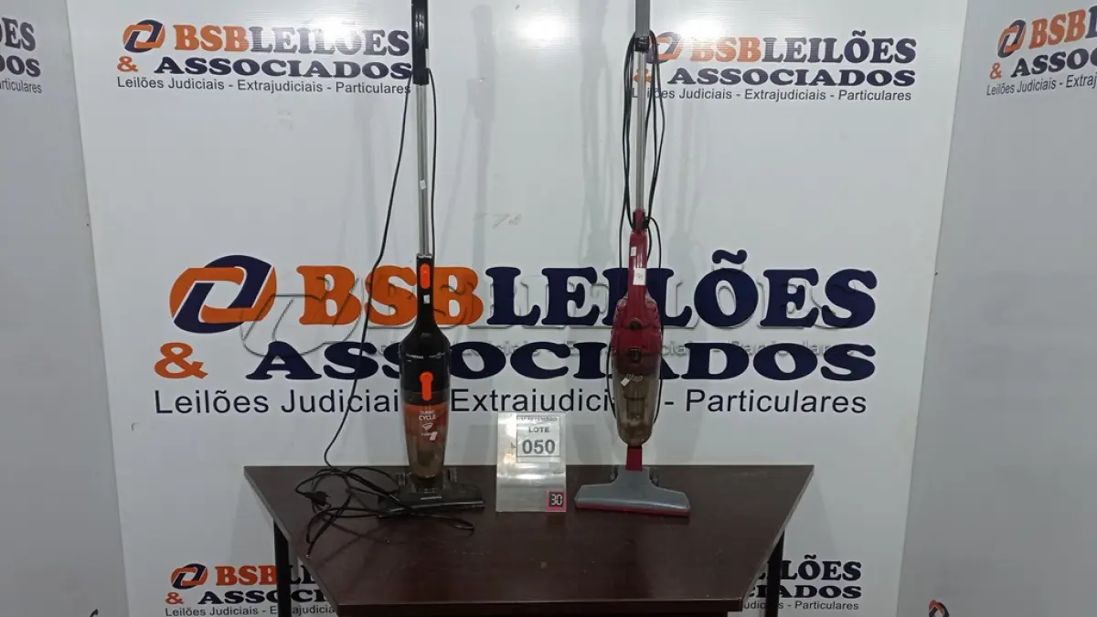 LOTE 050 - 02 ASPIRADORES DE PÓ DE MÃO. (NO ESTADO) ATENÇÃO! FAZER A VISITAÇÃO ANTES DE ARREMATAR, NÃO SABEMOS SE FUNCIONA, LEILÃO NÃO TEM GARANTIA E NEM DEVOLUÇÃO, SUJEITO A POSSÍVEIS AVARIAS VISÍVEIS/OCULTAS E/OU AUSÊNCIA DE COMPONENTES.