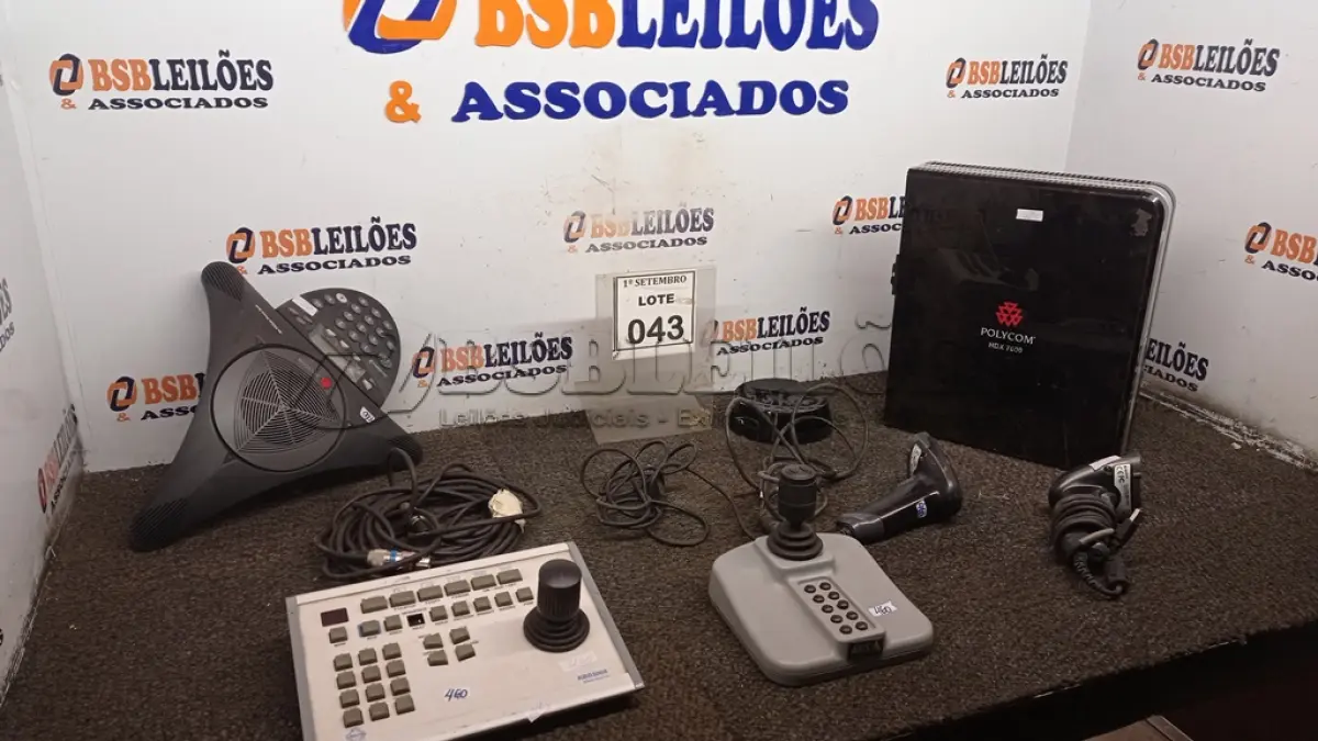 LOTE 043 - 01 HDX 700 POLYCOM, 01 CONTROLADOR PELCO KBD300A COM JOYSTICK, 01 CONTROLADOR AXIS 295, 01 APARELHO DE AUDIOCONFERÊNCIA, 02 LEITORES DE CÓDIGO DE BARRAS E 01 APARELHO DE TELECOMUNICAÇÃO AVAYA. (NO ESTADO) ATENÇÃO! FAZER A VISITAÇÃO ANTES DE ARREMATAR, NÃO SABEMOS SE FUNCIONA, LEILÃO NÃO TEM GARANTIA E NEM DEVOLUÇÃO, SUJEITO A POSSÍVEIS AVARIAS VISÍVEIS/OCULTAS E/OU AUSÊNCIA DE COMPONENTES.