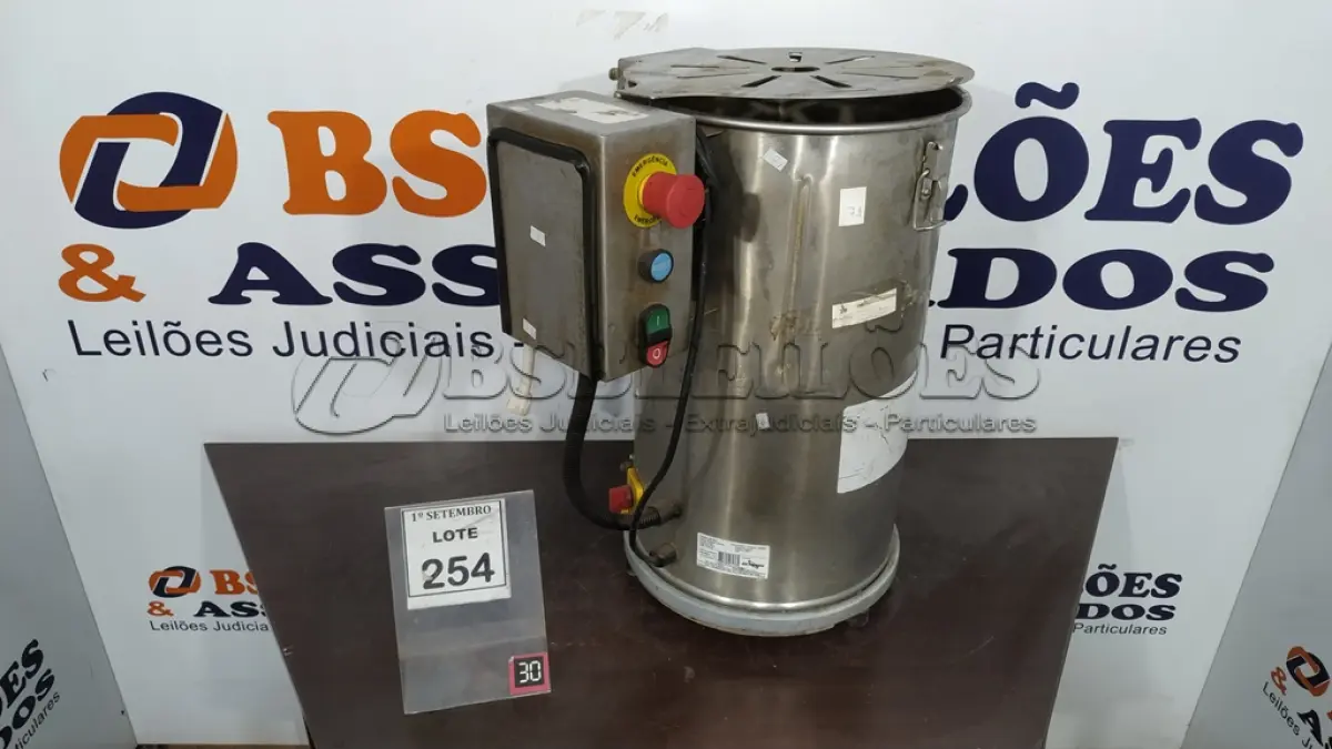 LOTE 254 - 01 DESCASCADOR DE BATATAS INDUSTRIAL EM INOX. (NO ESTADO) ATENÇÃO! FAZER A VISITAÇÃO ANTES DE ARREMATAR, NÃO SABEMOS SE FUNCIONA, LEILÃO NÃO TEM GARANTIA E NEM DEVOLUÇÃO, SUJEITO A POSSÍVEIS AVARIAS VISÍVEIS/OCULTAS E/OU AUSÊNCIA DE COMPONENTES