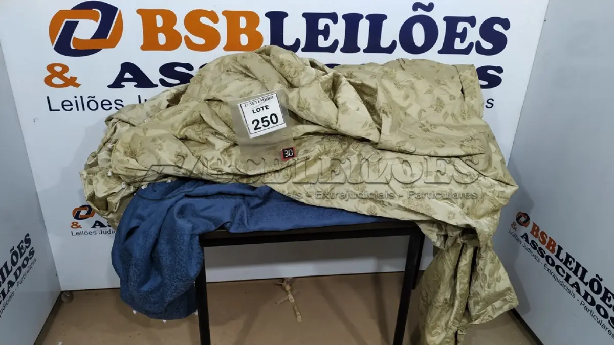 LOTE 250 - 01 LOTE COM CORTINAS. (NO ESTADO) ATENÇÃO! FAZER A VISITAÇÃO ANTES DE ARREMATAR, NÃO SABEMOS SE FUNCIONA, LEILÃO NÃO TEM GARANTIA E NEM DEVOLUÇÃO, SUJEITO A POSSÍVEIS AVARIAS VISÍVEIS/OCULTAS E/OU AUSÊNCIA DE COMPONENTES.