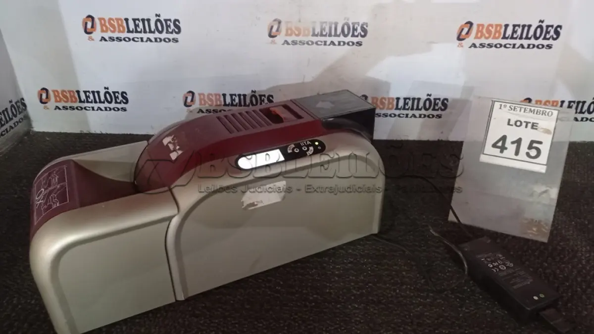 LOTE 415 - 01 IMPRESSORA DE CRACHÁ. (NO ESTADO) ATENÇÃO! FAZER A VISITAÇÃO ANTES DE ARREMATAR, NÃO SABEMOS SE FUNCIONA, LEILÃO NÃO TEM GARANTIA E NEM DEVOLUÇÃO, SUJEITO A POSSÍVEIS AVARIAS VISÍVEIS/OCULTAS E/OU AUSÊNCIA DE COMPONENTES.