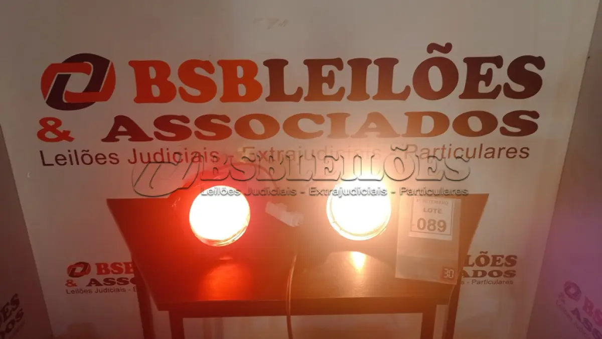 LOTE 089 - 02 REFLETORES DE PALCO. (NO ESTADO) ATENÇÃO! FAZER A VISITAÇÃO ANTES DE ARREMATAR, NÃO SABEMOS SE FUNCIONA, LEILÃO NÃO TEM GARANTIA E NEM DEVOLUÇÃO, SUJEITO A POSSÍVEIS AVARIAS VISÍVEIS/OCULTAS E/OU AUSÊNCIA DE COMPONENTES.