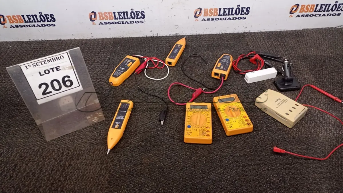 LOTE 206 - 02 MULTÍMETROS, 04 LOCALIZADORES DE CABO, 01 CARREGADOR DE BATERIAS E 01 TRANSMISSOR FM BLUETOOTH. (NO ESTADO) ATENÇÃO! FAZER A VISITAÇÃO ANTES DE ARREMATAR, NÃO SABEMOS SE FUNCIONA, LEILÃO NÃO TEM GARANTIA E NEM DEVOLUÇÃO, SUJEITO A POSSÍVEIS AVARIAS VISÍVEIS/OCULTAS E/OU AUSÊNCIA DE COMPONENTES
