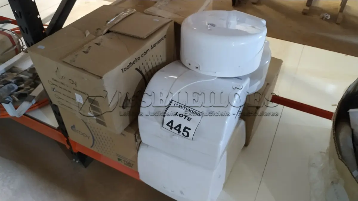 LOTE 445 - 01 LOTE COM VÁRIOS DISPENSADORES DE PAPEL. (NO ESTADO) ATENÇÃO! FAZER A VISITAÇÃO ANTES DE ARREMATAR, NÃO SABEMOS SE FUNCIONA, LEILÃO NÃO TEM GARANTIA E NEM DEVOLUÇÃO, SUJEITO A POSSÍVEIS AVARIAS VISÍVEIS/OCULTAS E/OU AUSÊNCIA DE COMPONENTES.