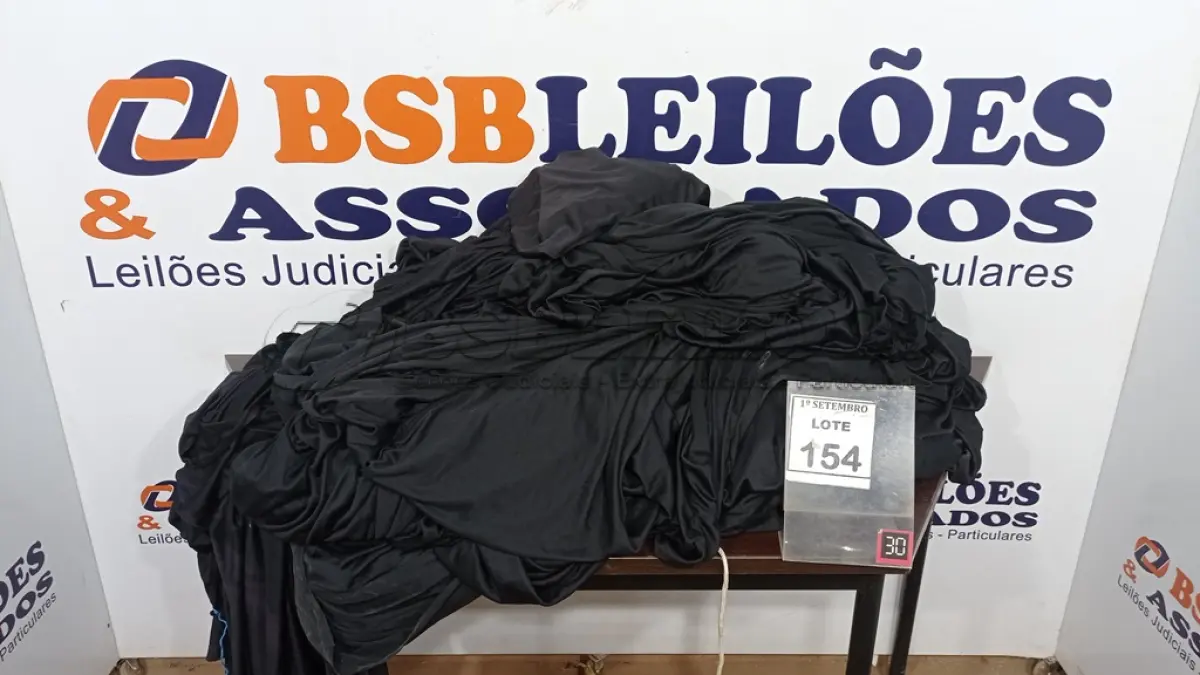 LOTE 154 - 01 PEÇA DE TECIDO GRANDE NA COR PRETO. (NO ESTADO) ATENÇÃO! FAZER A VISITAÇÃO ANTES DE ARREMATAR, NÃO SABEMOS SE FUNCIONA, LEILÃO NÃO TEM GARANTIA E NEM DEVOLUÇÃO, SUJEITO A POSSÍVEIS AVARIAS VISÍVEIS/OCULTAS E/OU AUSÊNCIA DE COMPONENTES.