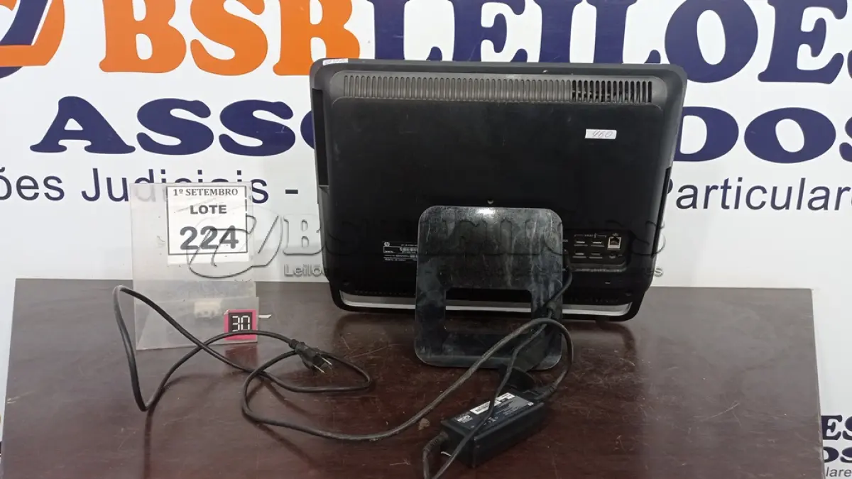 LOTE 224 - 01 ALL IN ONE MARCA HP. (NO ESTADO) ATENÇÃO! FAZER A VISITAÇÃO ANTES DE ARREMATAR, NÃO SABEMOS SE FUNCIONA, LEILÃO NÃO TEM GARANTIA E NEM DEVOLUÇÃO, SUJEITO A POSSÍVEIS AVARIAS VISÍVEIS/OCULTAS E/OU AUSÊNCIA DE COMPONENTES