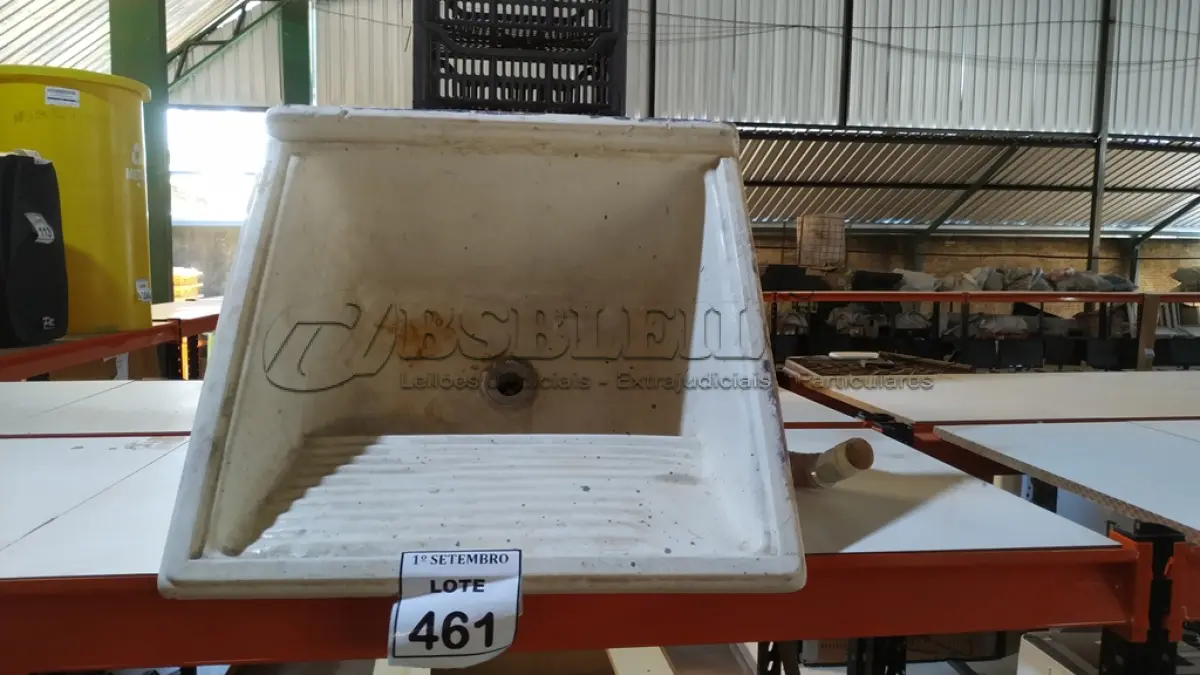 LOTE 461 - 01 TANQUE DE FIBRA SINTÉTICA. (NO ESTADO) ATENÇÃO! FAZER A VISITAÇÃO ANTES DE ARREMATAR, NÃO SABEMOS SE FUNCIONA, LEILÃO NÃO TEM GARANTIA E NEM DEVOLUÇÃO, SUJEITO A POSSÍVEIS AVARIAS VISÍVEIS/OCULTAS E/OU AUSÊNCIA DE COMPONENTES.