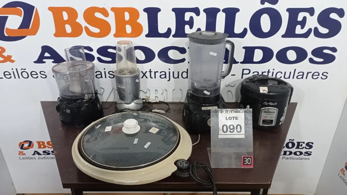 LOTE 090 - 02 PANELAS ELÉTRICAS, 02 LIQUIDIFICADORES E 01 PROCESSADOR DE ALIMENTOS. (NO ESTADO) ATENÇÃO! FAZER A VISITAÇÃO ANTES DE ARREMATAR, NÃO SABEMOS SE FUNCIONA, LEILÃO NÃO TEM GARANTIA E NEM DEVOLUÇÃO, SUJEITO A POSSÍVEIS AVARIAS VISÍVEIS/OCULTAS E/OU AUSÊNCIA DE COMPONENTES.