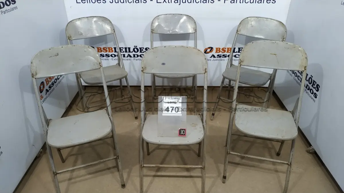 LOTE 470 - 06 CADEIRAS DE FERRO DOBRÁVEL. (NO ESTADO) ATENÇÃO! FAZER A VISITAÇÃO ANTES DE ARREMATAR, NÃO SABEMOS SE FUNCIONA, LEILÃO NÃO TEM GARANTIA E NEM DEVOLUÇÃO, SUJEITO A POSSÍVEIS AVARIAS VISÍVEIS/OCULTAS E/OU AUSÊNCIA DE COMPONENTES.