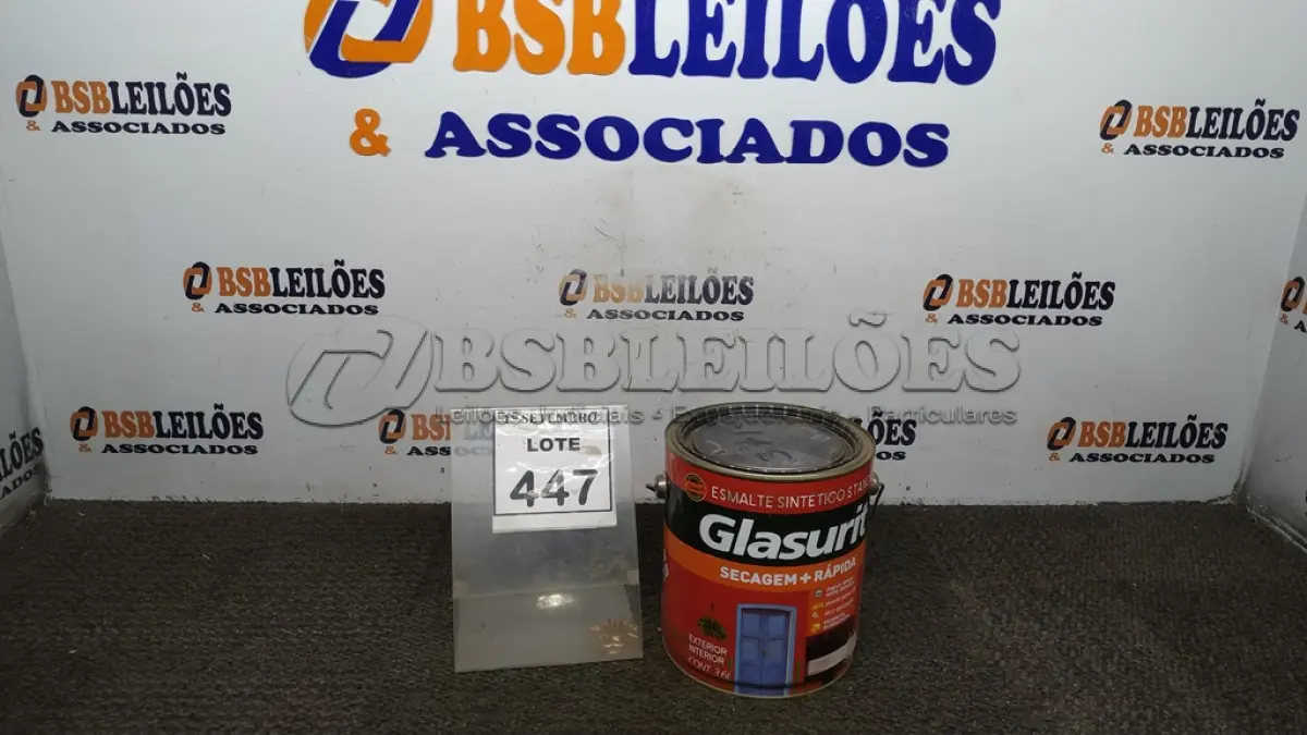 LOTE 447 - 01 LATA DE ESMALTE SINTÉTICO COM 3,6L NA COR BRILHANTE VINHO CHASSIS MARCA GLASURIT. (NO ESTADO) ATENÇÃO! FAZER A VISITAÇÃO ANTES DE ARREMATAR, NÃO SABEMOS SE FUNCIONA, LEILÃO NÃO TEM GARANTIA E NEM DEVOLUÇÃO, SUJEITO A POSSÍVEIS AVARIAS VISÍVEIS/OCULTAS E/OU AUSÊNCIA DE COMPONENTES.