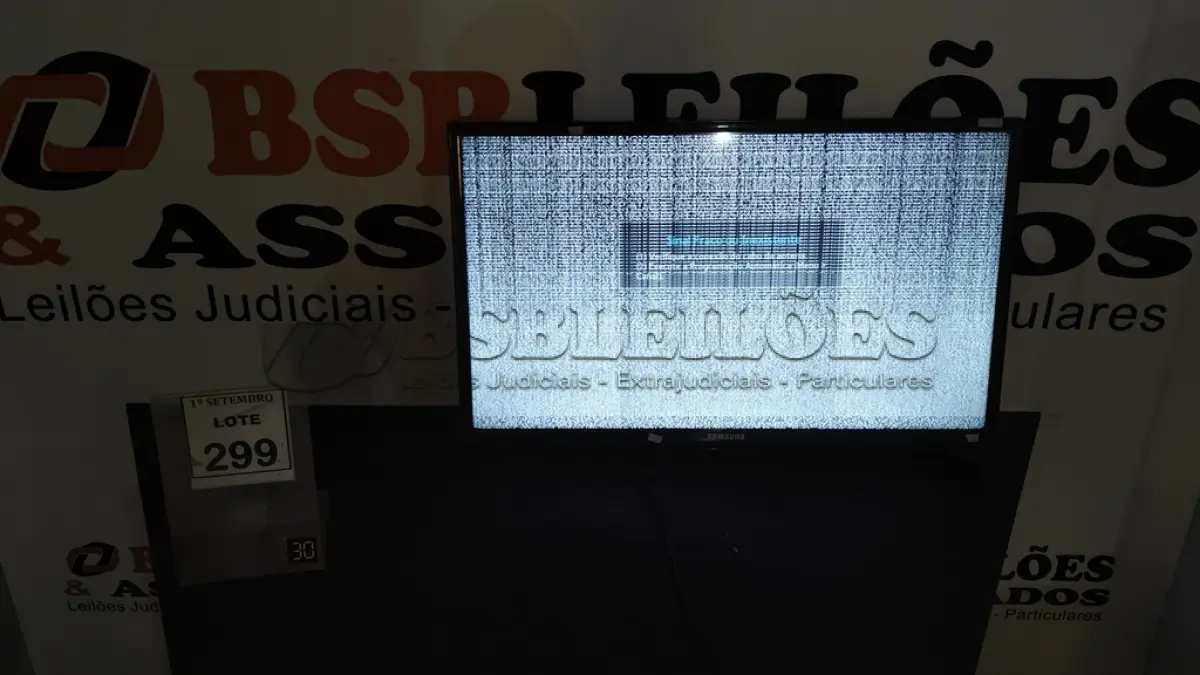 LOTE 299 - 01 TV LCD 32’’ MARCA SAMSUNG. (NO ESTADO) ATENÇÃO! FAZER A VISITAÇÃO ANTES DE ARREMATAR, NÃO SABEMOS SE FUNCIONA, LEILÃO NÃO TEM GARANTIA E NEM DEVOLUÇÃO, SUJEITO A POSSÍVEIS AVARIAS VISÍVEIS/OCULTAS E/OU AUSÊNCIA DE COMPONENTES.