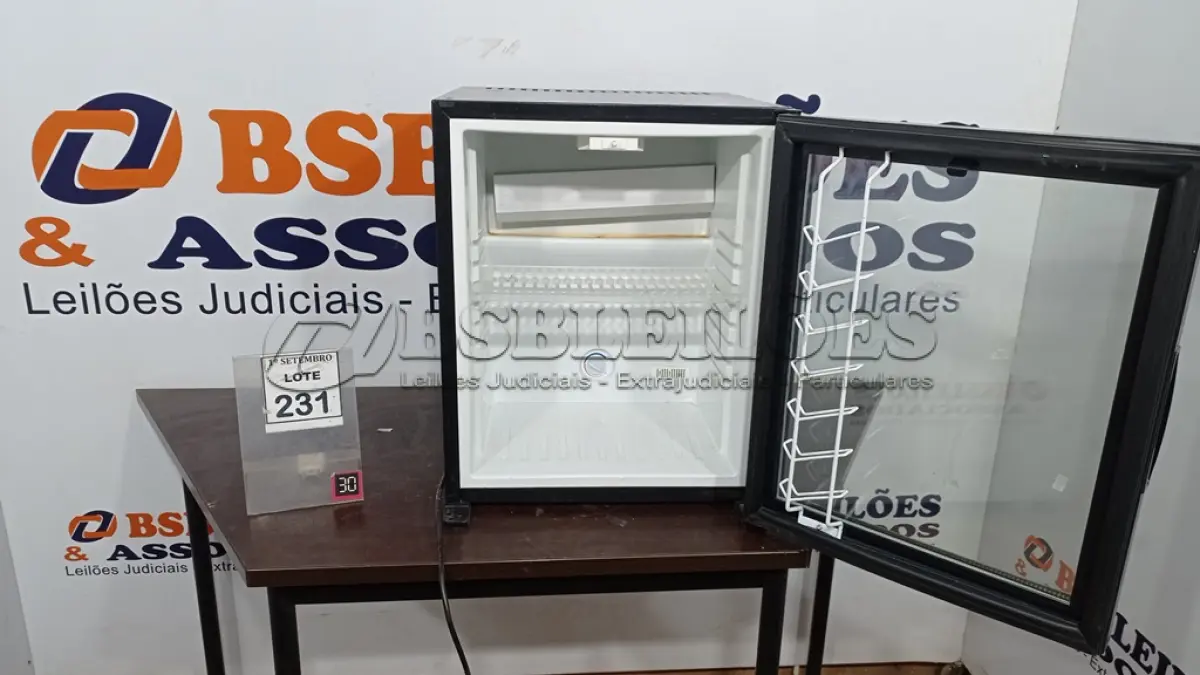 LOTE 231 - 01 ADEGA. (NO ESTADO) ATENÇÃO! FAZER A VISITAÇÃO ANTES DE ARREMATAR, NÃO SABEMOS SE FUNCIONA, LEILÃO NÃO TEM GARANTIA E NEM DEVOLUÇÃO, SUJEITO A POSSÍVEIS AVARIAS VISÍVEIS/OCULTAS E/OU AUSÊNCIA DE COMPONENTES.