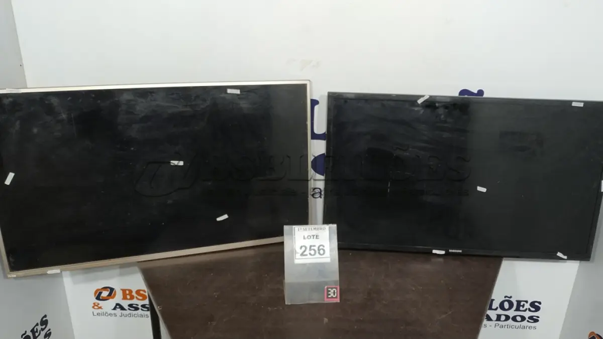 LOTE 256 - 01 TV LCD 39’’ MARCA SAMSUNG E 01 TV LCD 40’’ MARCA PHILCO. (NO ESTADO) ATENÇÃO! FAZER A VISITAÇÃO ANTES DE ARREMATAR, NÃO SABEMOS SE FUNCIONA, LEILÃO NÃO TEM GARANTIA E NEM DEVOLUÇÃO, SUJEITO A POSSÍVEIS AVARIAS VISÍVEIS/OCULTAS E/OU AUSÊNCIA DE COMPONENTES