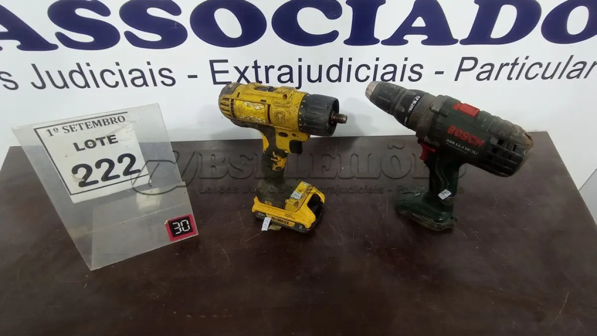 LOTE 222 - 02 PARAFUSADEIRAS. (NO ESTADO) ATENÇÃO! FAZER A VISITAÇÃO ANTES DE ARREMATAR, NÃO SABEMOS SE FUNCIONA, LEILÃO NÃO TEM GARANTIA E NEM DEVOLUÇÃO, SUJEITO A POSSÍVEIS AVARIAS VISÍVEIS/OCULTAS E/OU AUSÊNCIA DE COMPONENTES
