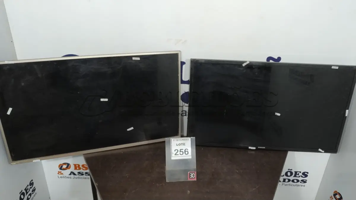 LOTE 256 - 01 TV LCD 39’’ MARCA SAMSUNG E 01 TV LCD 40’’ MARCA PHILCO. (NO ESTADO) ATENÇÃO! FAZER A VISITAÇÃO ANTES DE ARREMATAR, NÃO SABEMOS SE FUNCIONA, LEILÃO NÃO TEM GARANTIA E NEM DEVOLUÇÃO, SUJEITO A POSSÍVEIS AVARIAS VISÍVEIS/OCULTAS E/OU AUSÊNCIA DE COMPONENTES