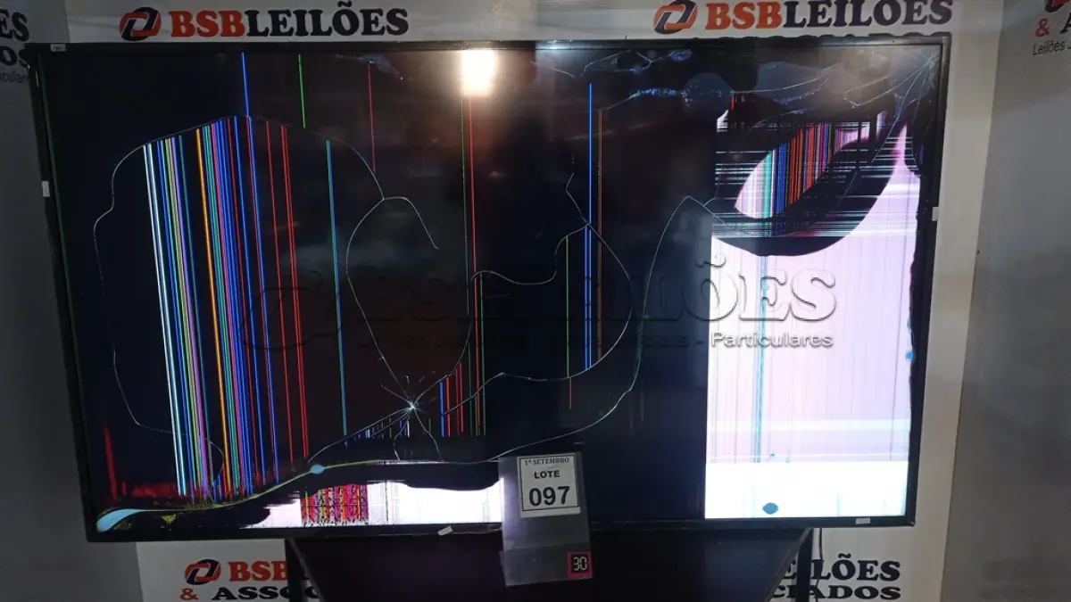 LOTE 097 - 01 TV LCD 70’’ MARCA LG. (NO ESTADO) ATENÇÃO! FAZER A VISITAÇÃO ANTES DE ARREMATAR, NÃO SABEMOS SE FUNCIONA, LEILÃO NÃO TEM GARANTIA E NEM DEVOLUÇÃO, SUJEITO A POSSÍVEIS AVARIAS VISÍVEIS/OCULTAS E/OU AUSÊNCIA DE COMPONENTES.