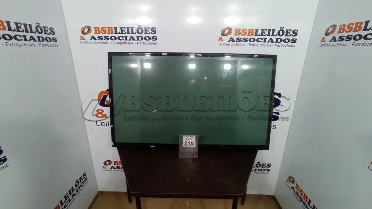 LOTE 218 - 01 TV LCD 60’’ MARCA LG. (NO ESTADO) ATENÇÃO! FAZER A VISITAÇÃO ANTES DE ARREMATAR, NÃO SABEMOS SE FUNCIONA, LEILÃO NÃO TEM GARANTIA E NEM DEVOLUÇÃO, SUJEITO A POSSÍVEIS AVARIAS VISÍVEIS/OCULTAS E/OU AUSÊNCIA DE COMPONENTES