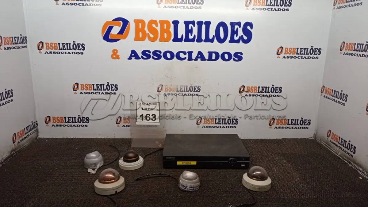 LOTE 163 - 01 DVR E 05 CÂMERAS DE MONITORAMENTO. (NO ESTADO) ATENÇÃO! FAZER A VISITAÇÃO ANTES DE ARREMATAR, NÃO SABEMOS SE FUNCIONA, LEILÃO NÃO TEM GARANTIA E NEM DEVOLUÇÃO, SUJEITO A POSSÍVEIS AVARIAS VISÍVEIS/OCULTAS E/OU AUSÊNCIA DE COMPONENTES