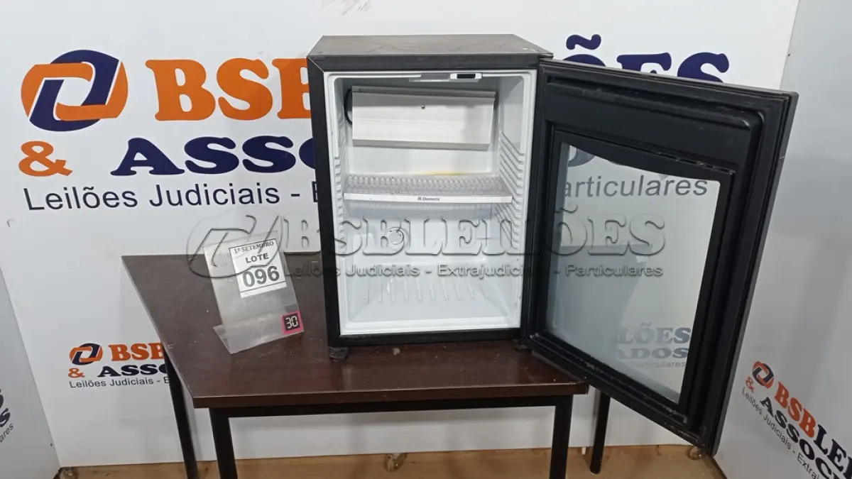 LOTE 096 - 01 ADEGA. (NO ESTADO) ATENÇÃO! FAZER A VISITAÇÃO ANTES DE ARREMATAR, NÃO SABEMOS SE FUNCIONA, LEILÃO NÃO TEM GARANTIA E NEM DEVOLUÇÃO, SUJEITO A POSSÍVEIS AVARIAS VISÍVEIS/OCULTAS E/OU AUSÊNCIA DE COMPONENTES.