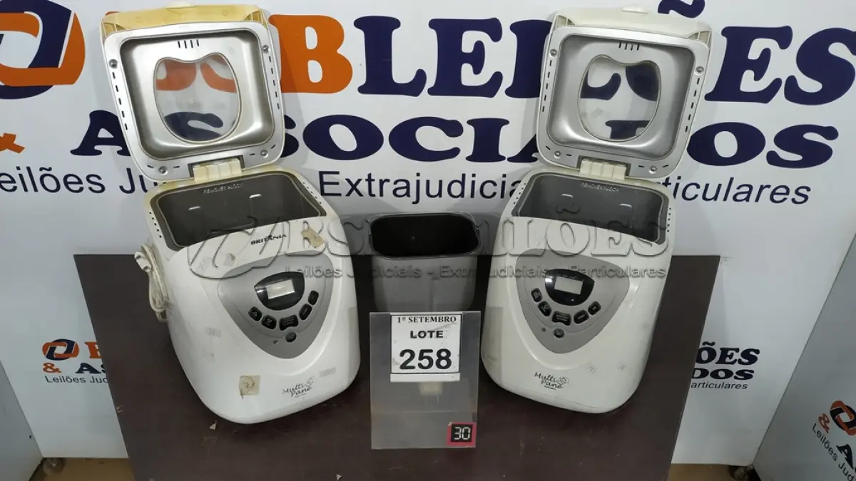 LOTE 258 - 02 PANIFICADORAS ELÉTRICA MULTI PANE. (NO ESTADO) ATENÇÃO! FAZER A VISITAÇÃO ANTES DE ARREMATAR, NÃO SABEMOS SE FUNCIONA, LEILÃO NÃO TEM GARANTIA E NEM DEVOLUÇÃO, SUJEITO A POSSÍVEIS AVARIAS VISÍVEIS/OCULTAS E/OU AUSÊNCIA DE COMPONENTES