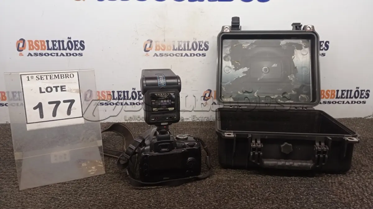 LOTE 177 - 01 CÂMERA NIKON D300 COM FLASH E CASE. (NO ESTADO) ATENÇÃO! FAZER A VISITAÇÃO ANTES DE ARREMATAR, NÃO SABEMOS SE FUNCIONA, LEILÃO NÃO TEM GARANTIA E NEM DEVOLUÇÃO, SUJEITO A POSSÍVEIS AVARIAS VISÍVEIS/OCULTAS E/OU AUSÊNCIA DE COMPONENTES