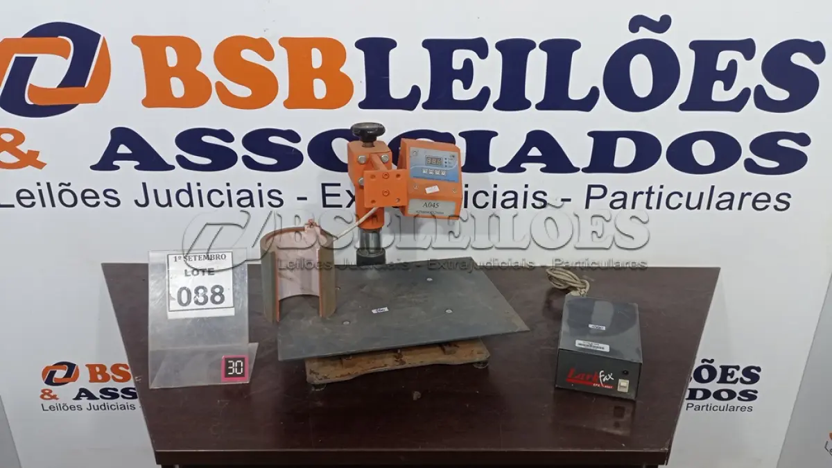 LOTE 088 - 01 PRENSA TÉRMICA PARA CANECAS. (NO ESTADO) ATENÇÃO! FAZER A VISITAÇÃO ANTES DE ARREMATAR, NÃO SABEMOS SE FUNCIONA, LEILÃO NÃO TEM GARANTIA E NEM DEVOLUÇÃO, SUJEITO A POSSÍVEIS AVARIAS VISÍVEIS/OCULTAS E/OU AUSÊNCIA DE COMPONENTES.