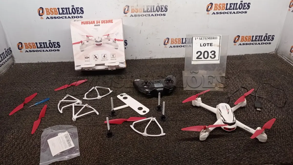 LOTE 203 - 01 DRONE MARCA HUBSAN. (NO ESTADO) ATENÇÃO! FAZER A VISITAÇÃO ANTES DE ARREMATAR, NÃO SABEMOS SE FUNCIONA, LEILÃO NÃO TEM GARANTIA E NEM DEVOLUÇÃO, SUJEITO A POSSÍVEIS AVARIAS VISÍVEIS/OCULTAS E/OU AUSÊNCIA DE COMPONENTES