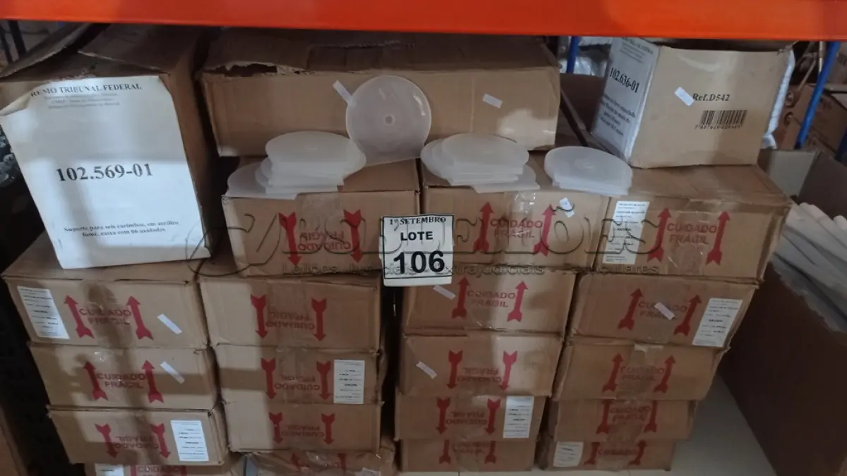 LOTE 106 - 01 LOTE COM GRANDE QUANTIDADE DE CAPAS PARA CD E PORTA CARIMBOS. (NO ESTADO) ATENÇÃO! FAZER A VISITAÇÃO ANTES DE ARREMATAR, NÃO SABEMOS SE FUNCIONA, LEILÃO NÃO TEM GARANTIA E NEM DEVOLUÇÃO, SUJEITO A POSSÍVEIS AVARIAS VISÍVEIS/OCULTAS E/OU AUSÊNCIA DE COMPONENTES.