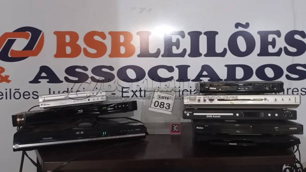 LOTE 083 - 01 LOTE COM VÁRIOS APARELHOS DE DVD DE MARCAS E MODELOS DIVERSOS. (NO ESTADO) ATENÇÃO! FAZER A VISITAÇÃO ANTES DE ARREMATAR, NÃO SABEMOS SE FUNCIONA, LEILÃO NÃO TEM GARANTIA E NEM DEVOLUÇÃO, SUJEITO A POSSÍVEIS AVARIAS VISÍVEIS/OCULTAS E/OU AUSÊNCIA DE COMPONENTES.