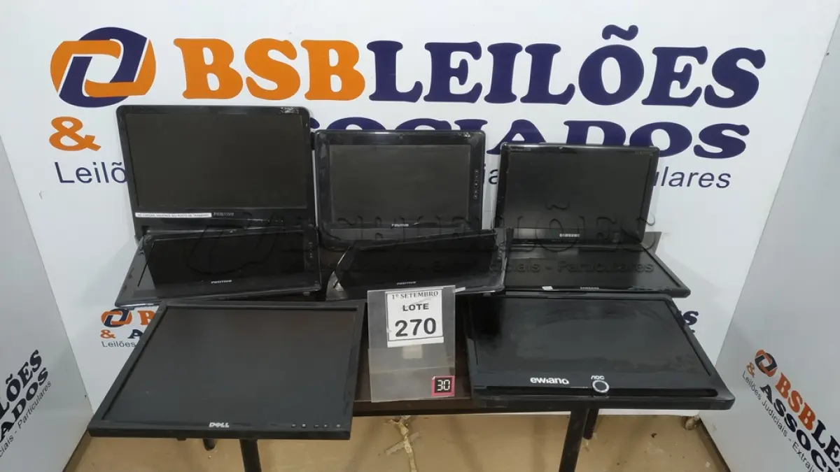 LOTE 270 - 08 MONITORES LCD DE MARCAS E MODELOS DIVERSOS. (NO ESTADO) ATENÇÃO! FAZER A VISITAÇÃO ANTES DE ARREMATAR, NÃO SABEMOS SE FUNCIONA. LEILÃO NÃO TEM GARANTIA E NEM DEVOLUÇÃO, SUJEITO A POSSÍVEIS AVARIAS VISÍVEIS/OCULTAS E/OU AUSÊNCIA DE COMPONENTES.