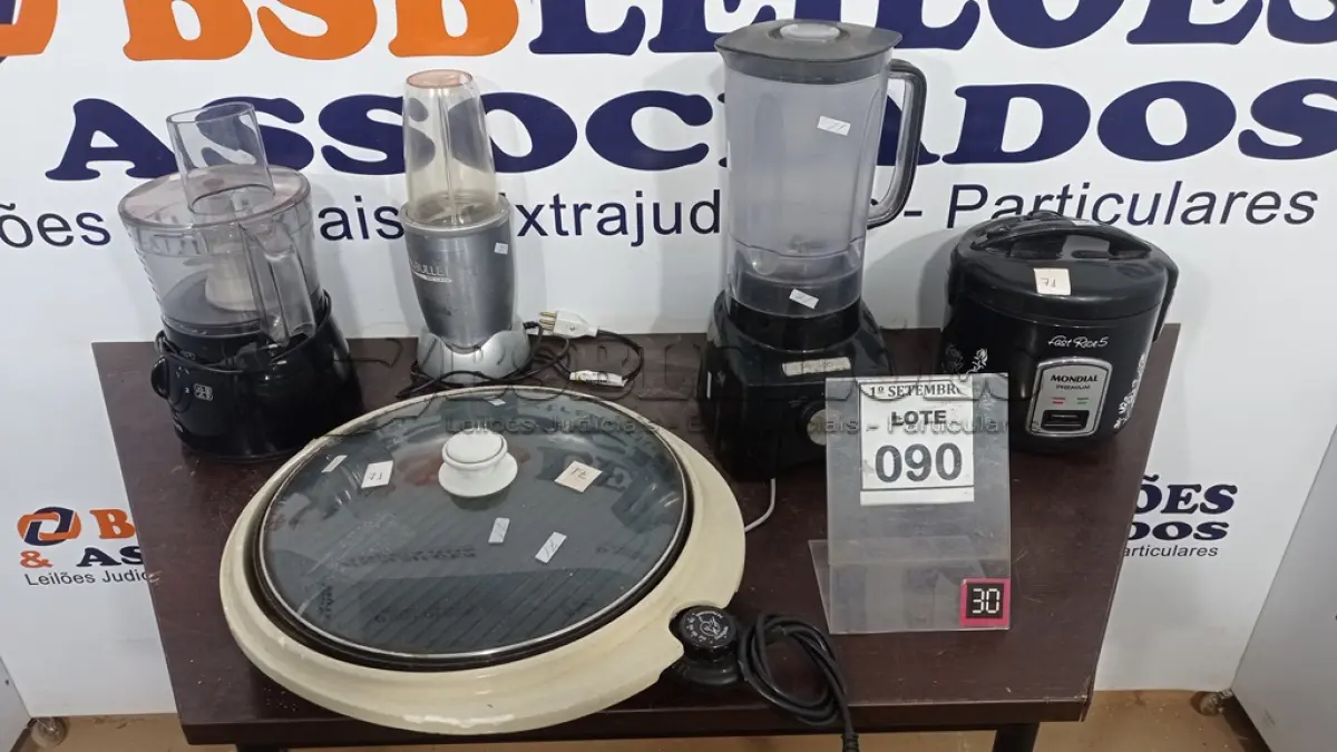 LOTE 090 - 02 PANELAS ELÉTRICAS, 02 LIQUIDIFICADORES E 01 PROCESSADOR DE ALIMENTOS. (NO ESTADO) ATENÇÃO! FAZER A VISITAÇÃO ANTES DE ARREMATAR, NÃO SABEMOS SE FUNCIONA, LEILÃO NÃO TEM GARANTIA E NEM DEVOLUÇÃO, SUJEITO A POSSÍVEIS AVARIAS VISÍVEIS/OCULTAS E/OU AUSÊNCIA DE COMPONENTES.